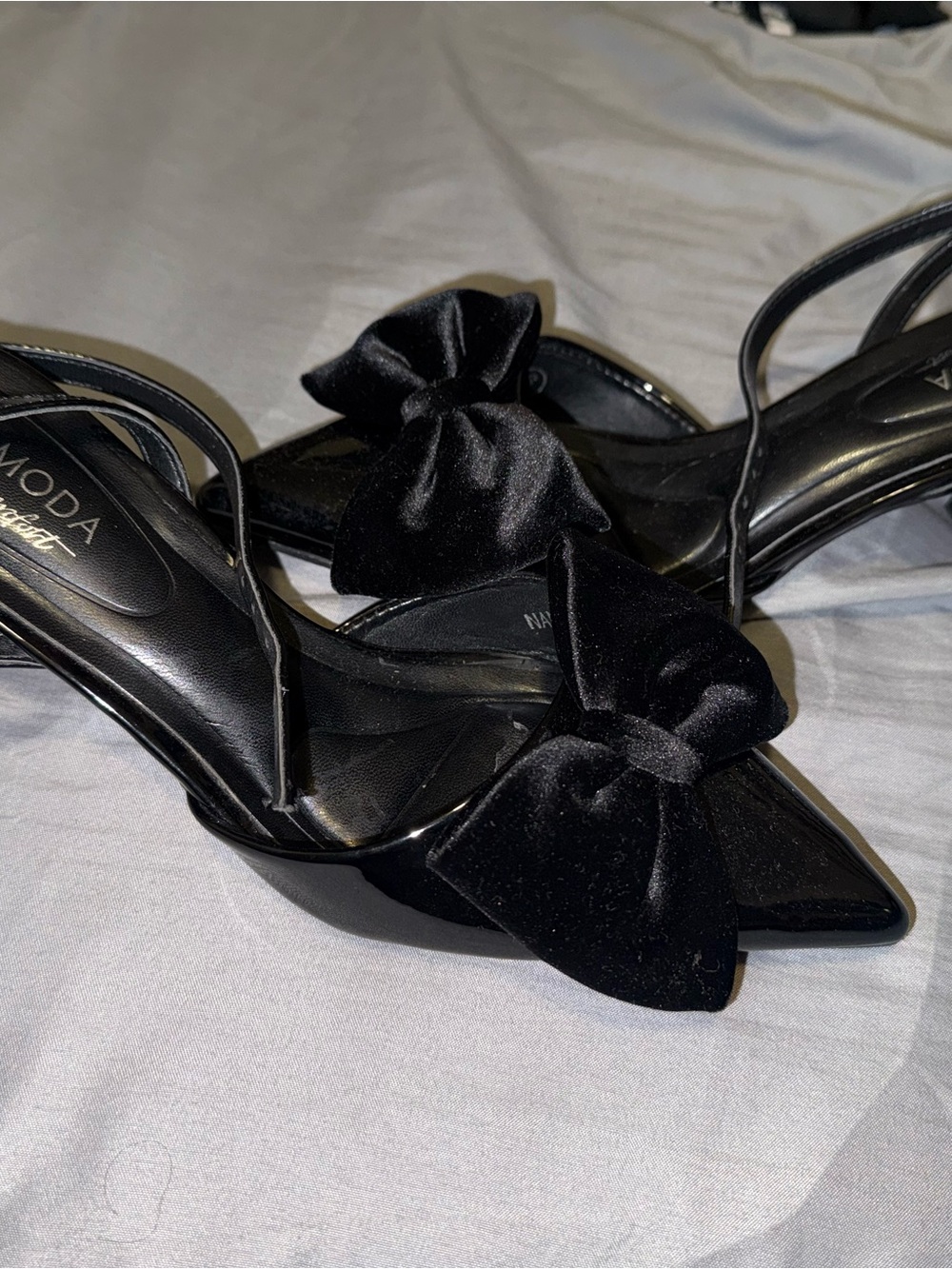 Moda Black Velvet Bow Pointed Toe Slingback Heels